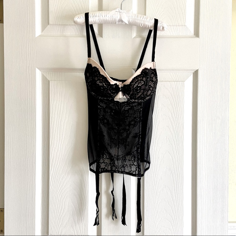 Preloved, Victoria Secret Lace Corset with Garter Straps. Black, 34B.